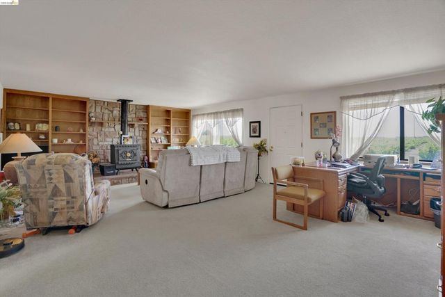 944 Sherman Ln, Oakley, CA 94561