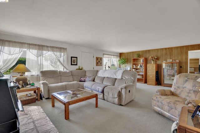 944 Sherman Ln, Oakley, CA 94561
