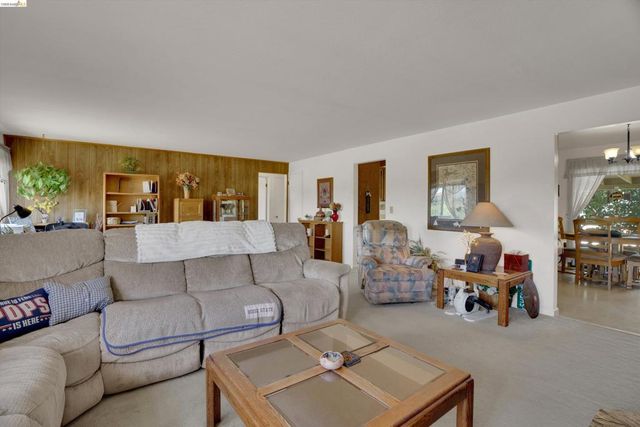 944 Sherman Ln, Oakley, CA 94561