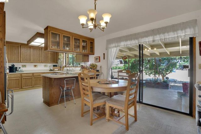 944 Sherman Ln, Oakley, CA 94561