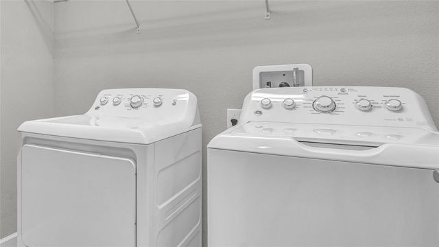 1695 LUDINGTON AVENUE, Wesley Chapel, FL 33543