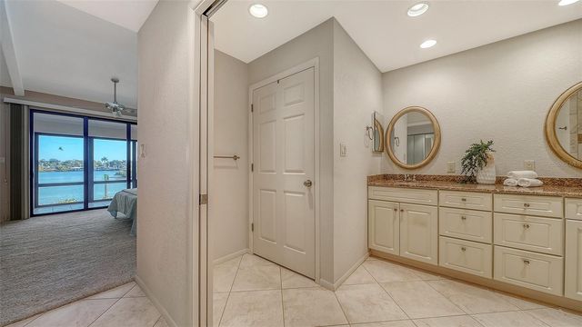 6275 MIDNIGHT PASS ROAD 6275, Sarasota, FL 34242