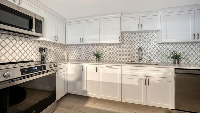 6275 MIDNIGHT PASS ROAD 6275, Sarasota, FL 34242