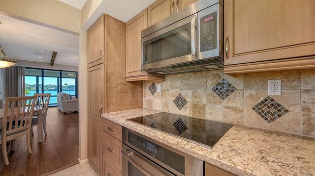 6275 MIDNIGHT PASS ROAD 6275, Sarasota, FL 34242