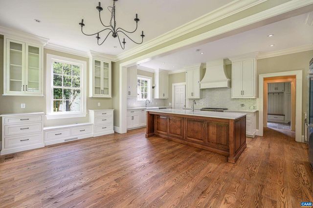 2621 COOPERS LN, Charlottesville, VA 22902