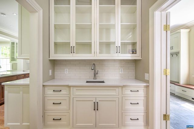 2621 COOPERS LN, Charlottesville, VA 22902