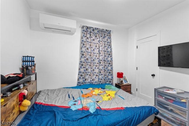 123 Jacques St, Elizabeth City, NJ 07201