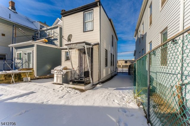 123 Jacques St, Elizabeth City, NJ 07201