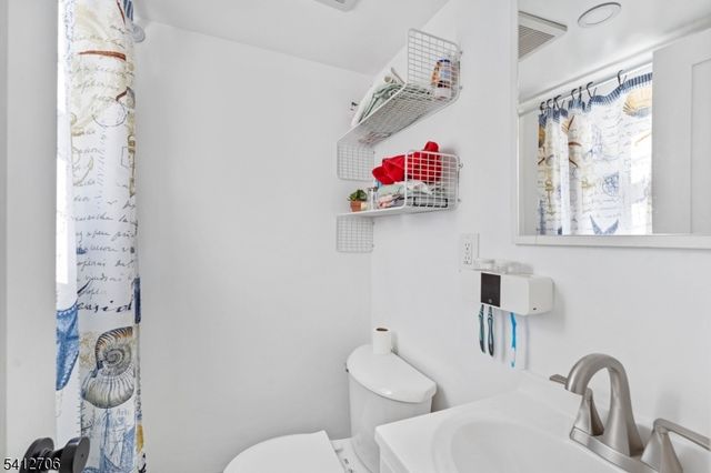 123 Jacques St, Elizabeth City, NJ 07201