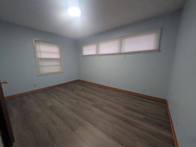 2204 S Bennett St, Wichita, KS 67213