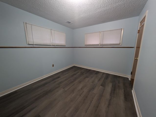 2204 S Bennett St, Wichita, KS 67213