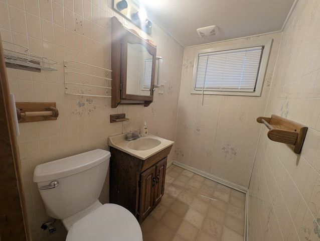 2204 S Bennett St, Wichita, KS 67213