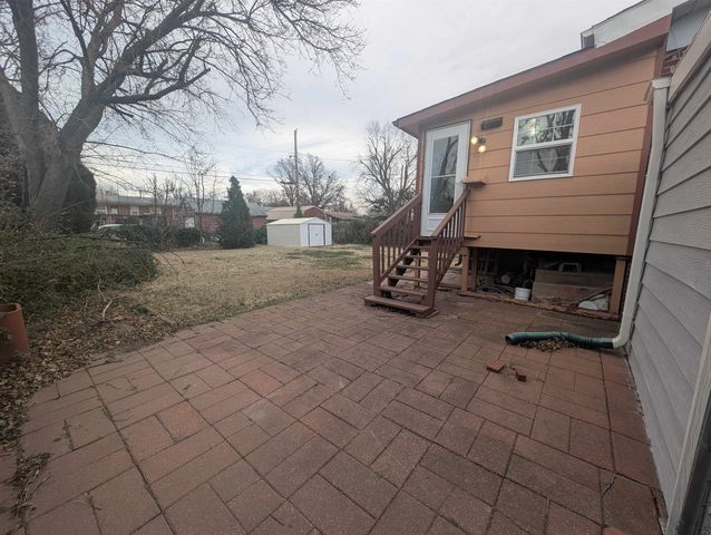 2204 S Bennett St, Wichita, KS 67213