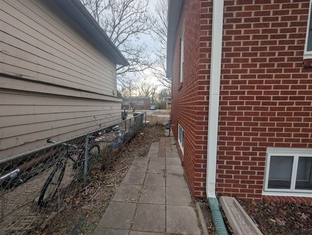 2204 S Bennett St, Wichita, KS 67213