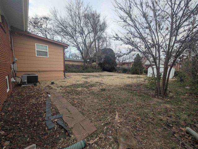 2204 S Bennett St, Wichita, KS 67213