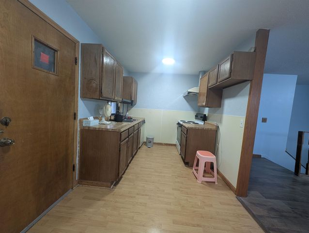 2204 S Bennett St, Wichita, KS 67213