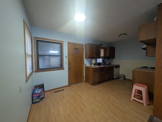 2204 S Bennett St, Wichita, KS 67213