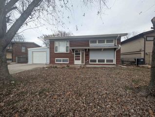 2204 S Bennett St, Wichita, KS 67213