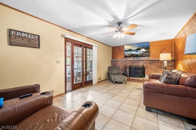 1 Oak Grove Rd, Raritan Twp., NJ 08822