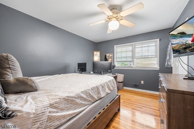 1 Oak Grove Rd, Raritan Twp., NJ 08822