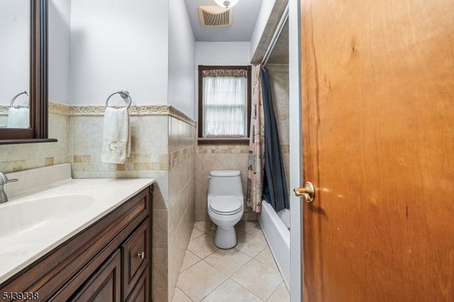 1 Oak Grove Rd, Raritan Twp., NJ 08822