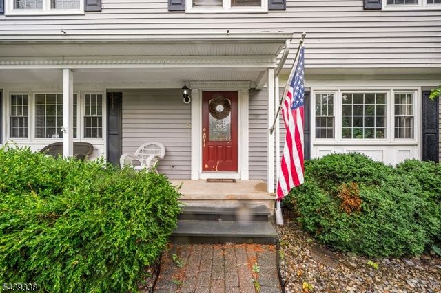 1 Oak Grove Rd, Raritan Twp., NJ 08822
