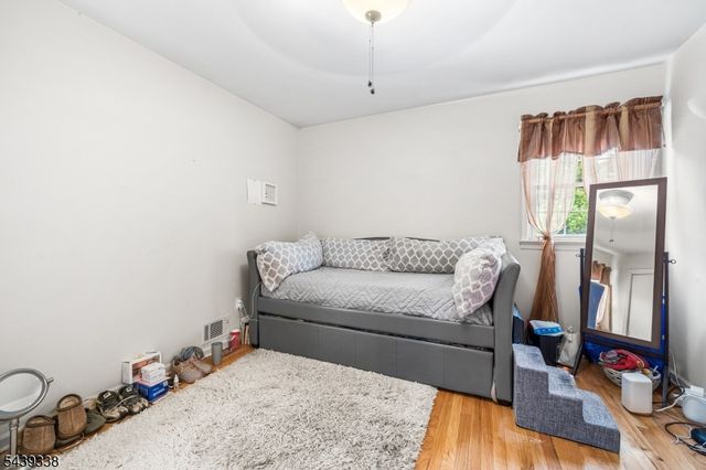 1 Oak Grove Rd, Raritan Twp., NJ 08822