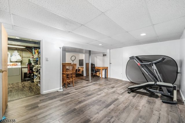 1 Oak Grove Rd, Raritan Twp., NJ 08822