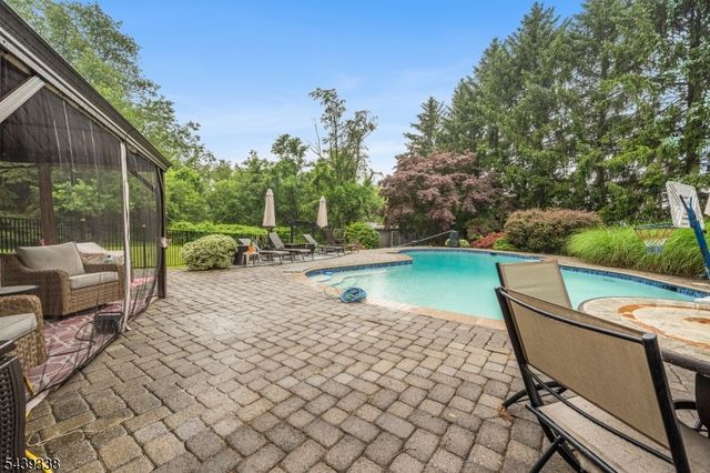 1 Oak Grove Rd, Raritan Twp., NJ 08822