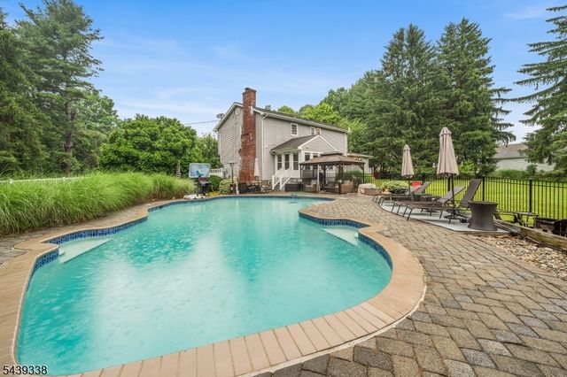 1 Oak Grove Rd, Raritan Twp., NJ 08822