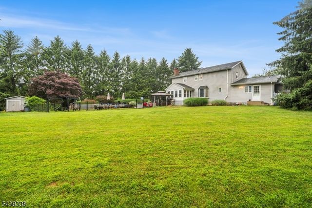 1 Oak Grove Rd, Raritan Twp., NJ 08822