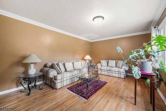 1 Oak Grove Rd, Raritan Twp., NJ 08822