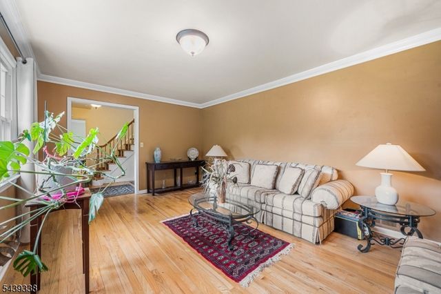 1 Oak Grove Rd, Raritan Twp., NJ 08822