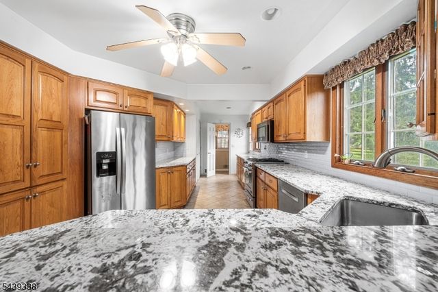 1 Oak Grove Rd, Raritan Twp., NJ 08822
