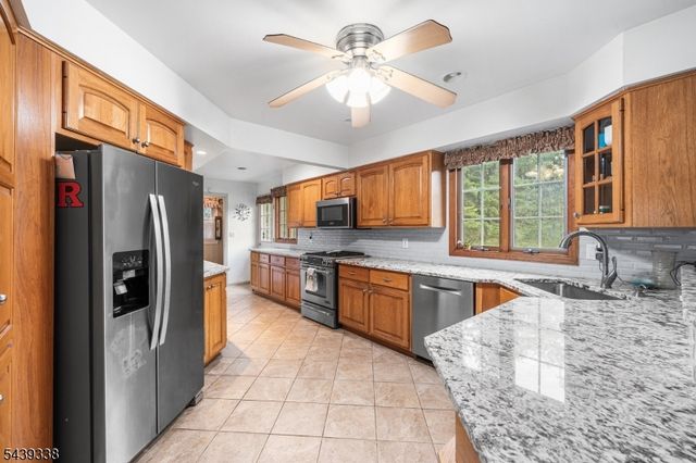1 Oak Grove Rd, Raritan Twp., NJ 08822