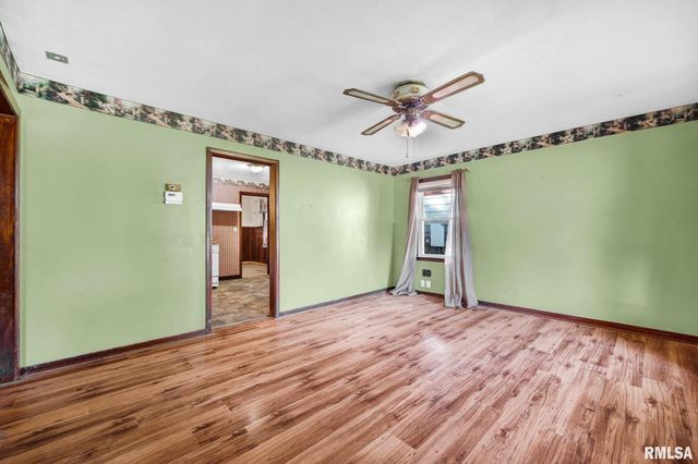 724 E DIVISION Avenue, Peoria Heights, IL 61616