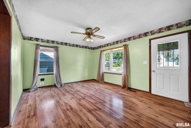 724 E DIVISION Avenue, Peoria Heights, IL 61616