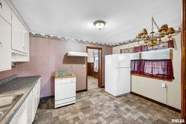724 E DIVISION Avenue, Peoria Heights, IL 61616