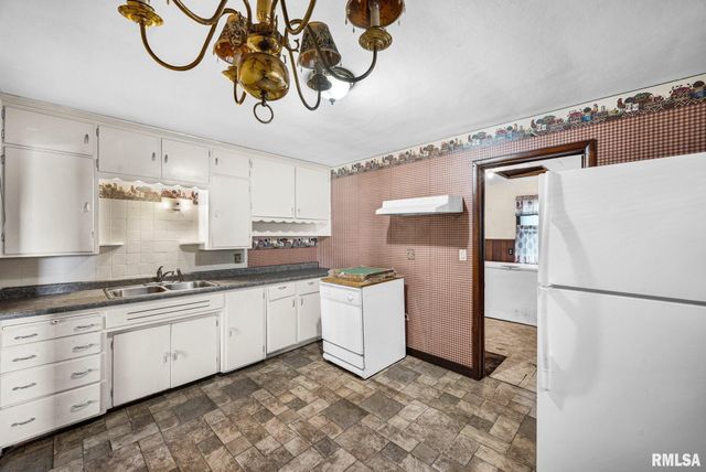 724 E DIVISION Avenue, Peoria Heights, IL 61616