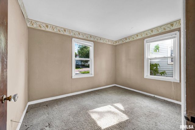 724 E DIVISION Avenue, Peoria Heights, IL 61616