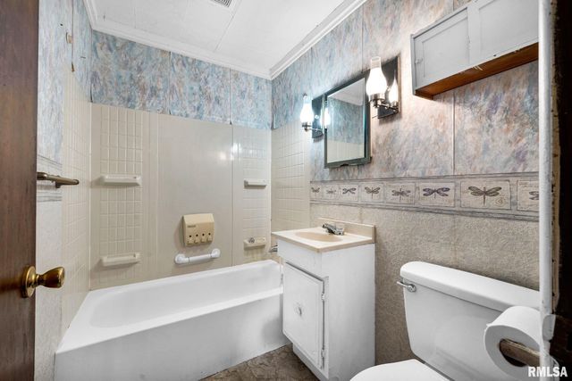724 E DIVISION Avenue, Peoria Heights, IL 61616