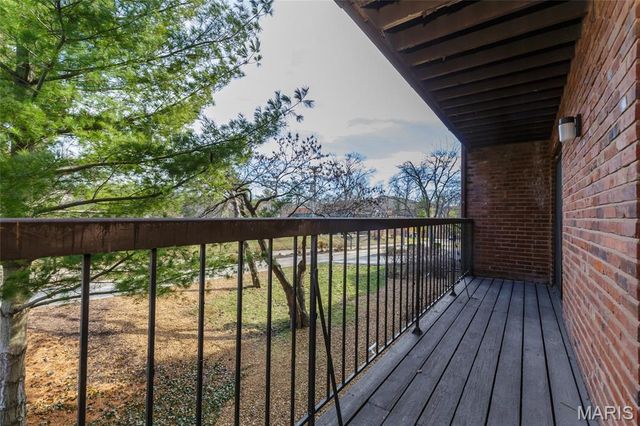 585 Coeur De Royale Drive 201, Creve Coeur, MO 63141