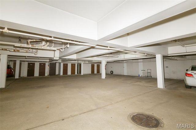 585 Coeur De Royale Drive 201, Creve Coeur, MO 63141