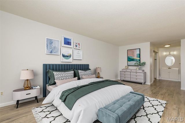 585 Coeur De Royale Drive 201, Creve Coeur, MO 63141