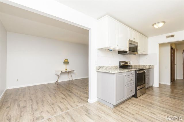 585 Coeur De Royale Drive 201, Creve Coeur, MO 63141