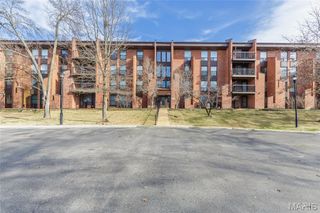 585 Coeur De Royale Drive 201, Creve Coeur, MO 63141