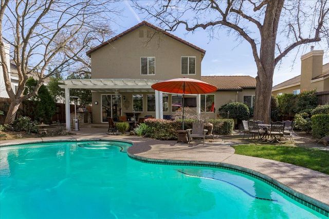 5209 Brookfield Cir, Rocklin, CA 95677