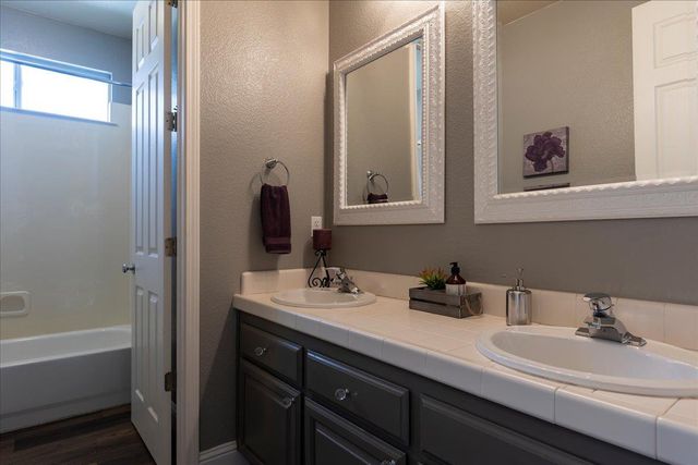 5209 Brookfield Cir, Rocklin, CA 95677