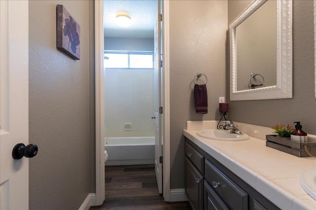 5209 Brookfield Cir, Rocklin, CA 95677