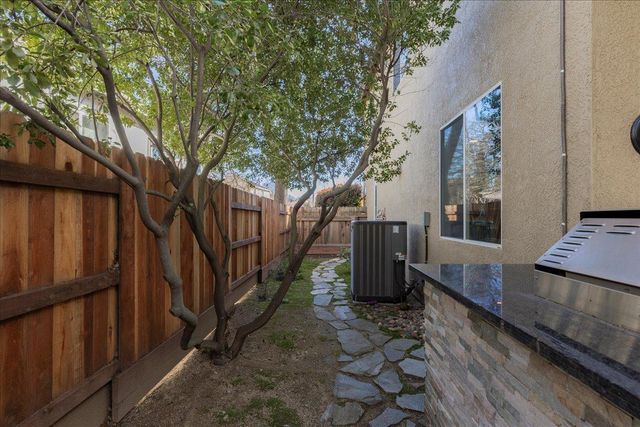 5209 Brookfield Cir, Rocklin, CA 95677